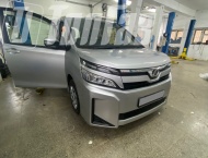 ��� �� Toyota Voxy  - 